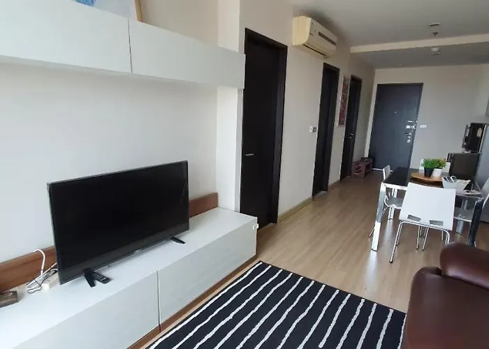 Sky Walk Spacious 2br Near Bts Phra Khanong