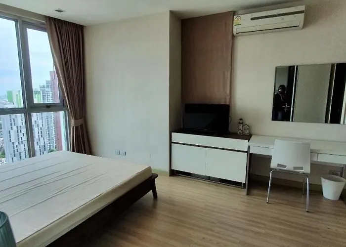 Sky Walk Spacious 2br Near Bts Phra Khanong Appartamento