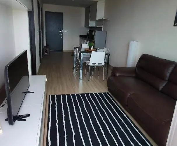 Sky Walk Spacious 2br Near Bts Phra Khanong