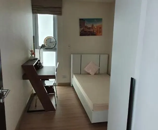 Sky Walk Spacious 2br Near Bts Phra Khanong *