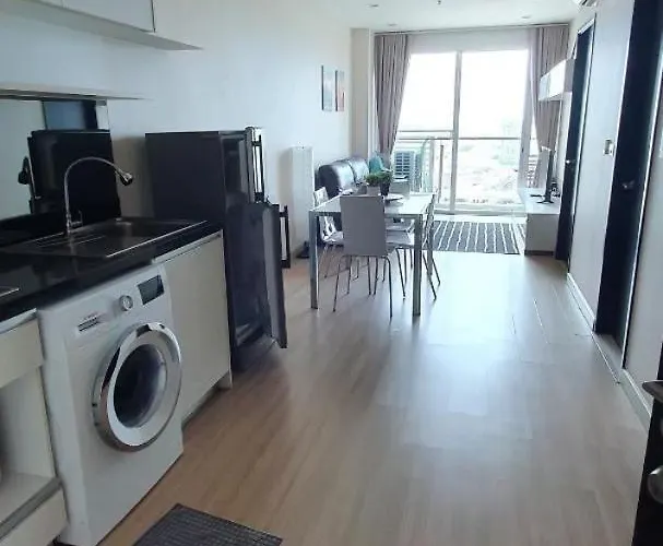 Sky Walk Spacious 2br Near Bts Phra Khanong *