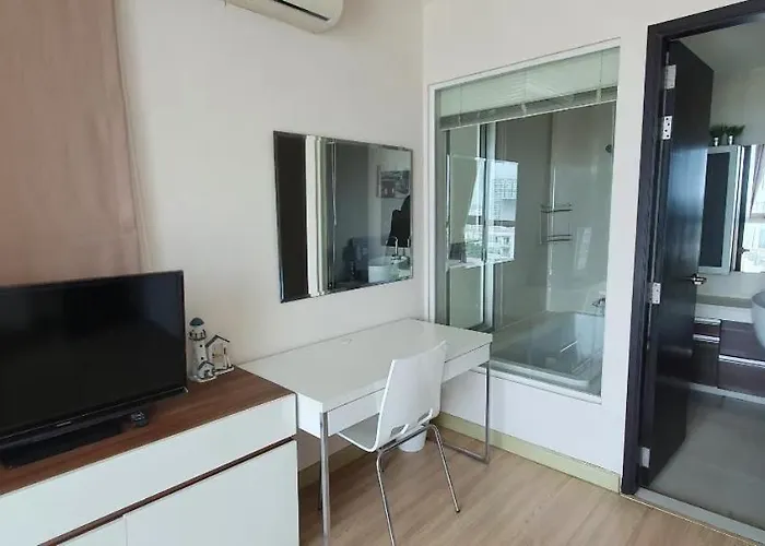 Appartamento Sky Walk Spacious 2br Near Bts Phra Khanong
